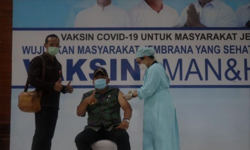 podiumnews.com-Bupati Jembrana Targetkan 1.200 Vaksinasi COVID-19 Perhari